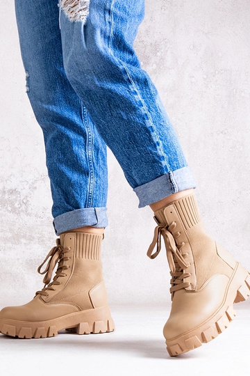 Beżowe botki z elastyczną... 2