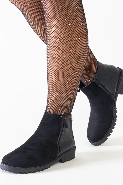 Czarne botki z motywem skóry... Czarne botki z motywem skóry...