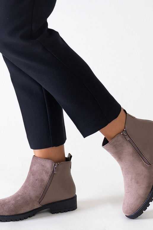 Brązowe botki na platformie z...