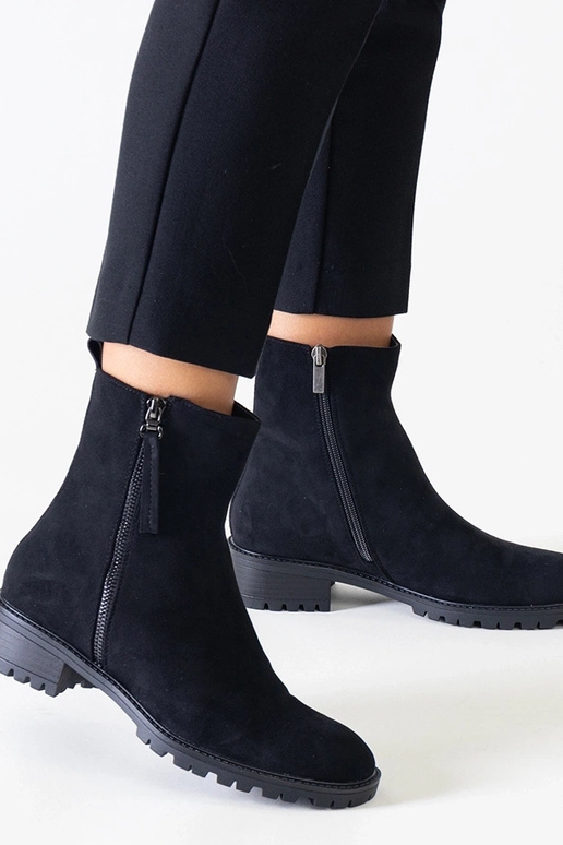 Black cowboy boots on the block heel... Black cowboy boots on the block heel...