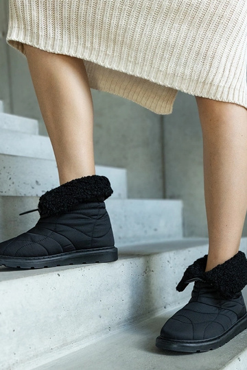 Black snowboots Arana