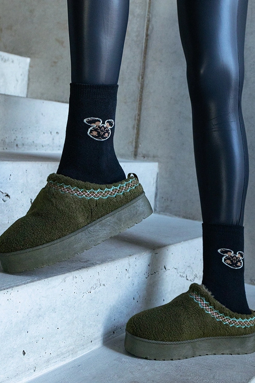 Zielone śniegowce na platformie z...