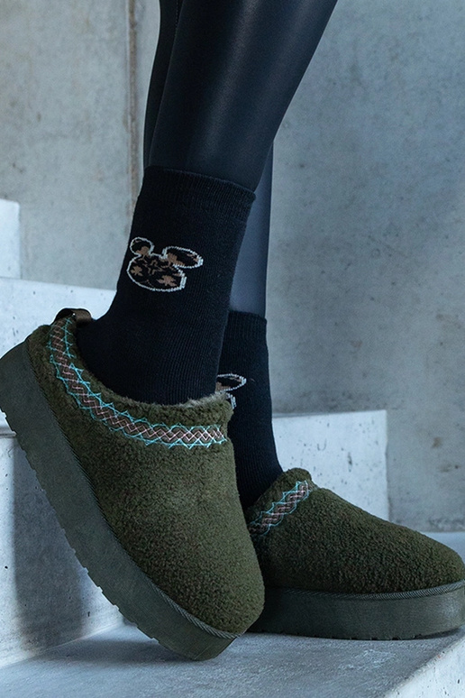 Zielone śniegowce na platformie z...