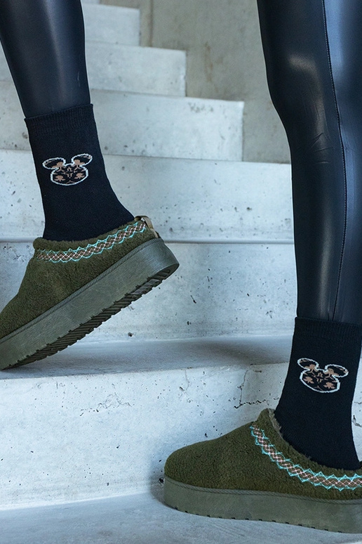 Zielone śniegowce na platformie z...