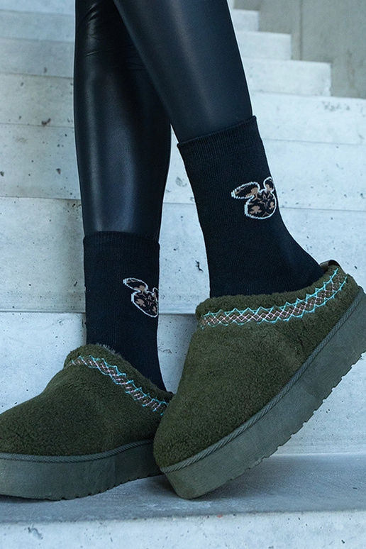 Zielone śniegowce na platformie z...