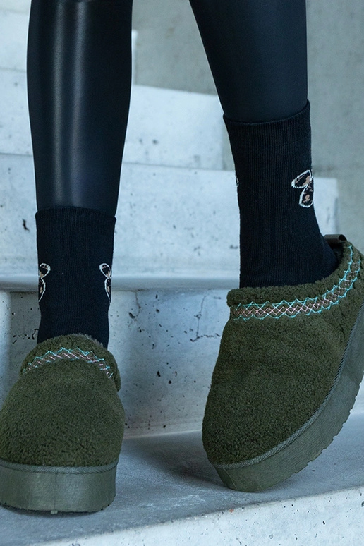 Zielone śniegowce na platformie z...