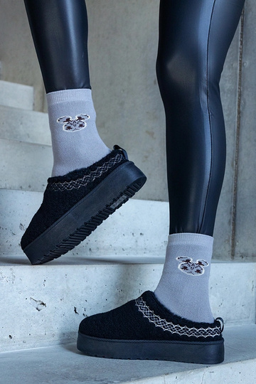 Czarne śniegowce na...