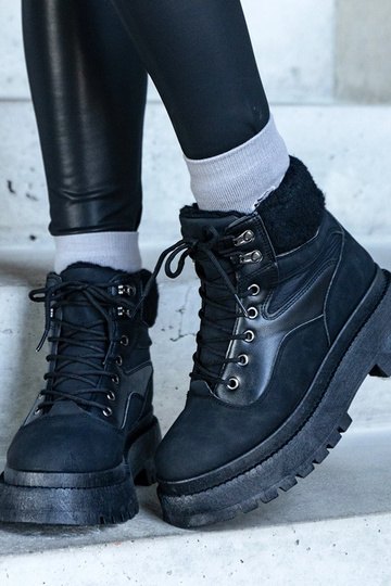 Czarne traperki na grubej... 2