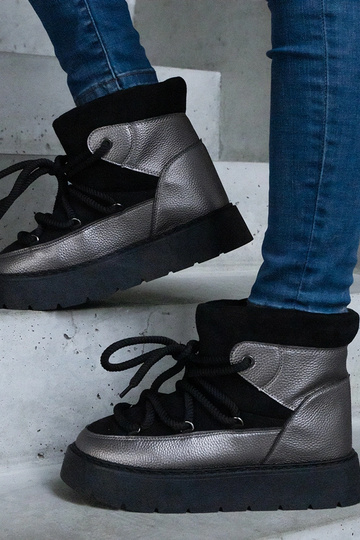 Black snowboots Arana