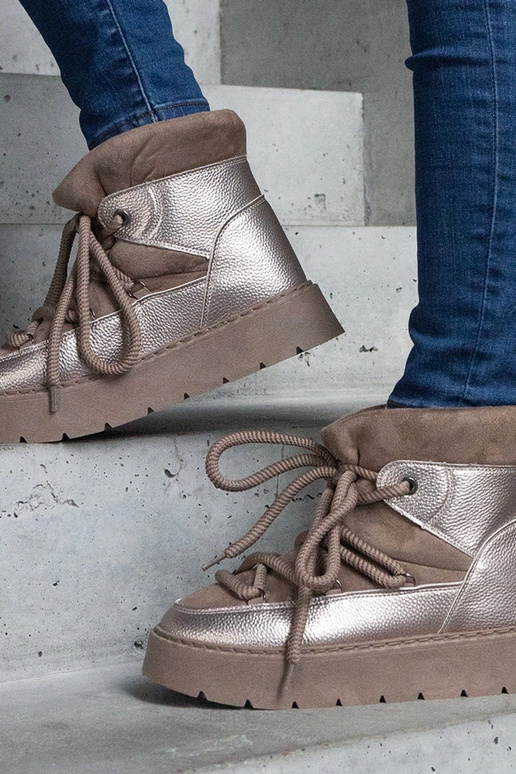 Ciemnobeżowe śniegowce na platformie...