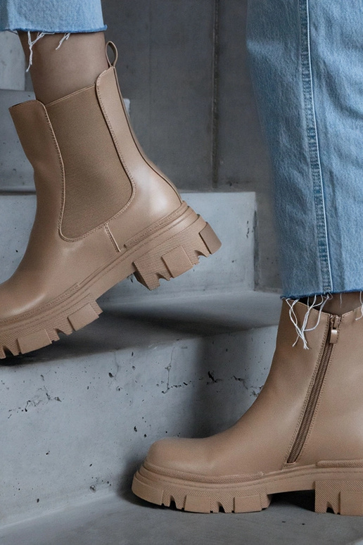 Beżowe botki ocieplane zapinane na... Beżowe botki ocieplane zapinane na...