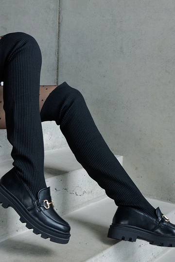 Czarne kozaki z elastyczną...