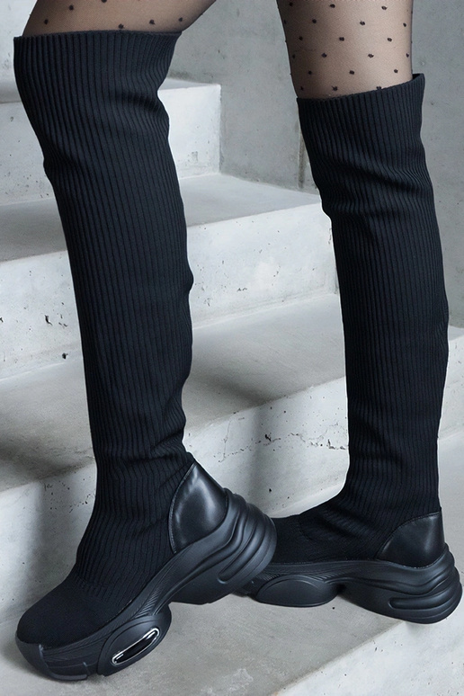 Czarne wsuwane kozaki z elastyczną...