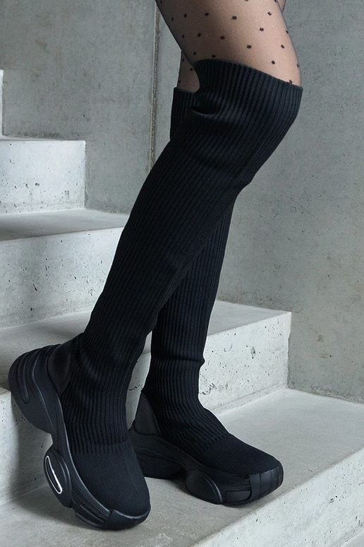 Czarne wsuwane kozaki z elastyczną...