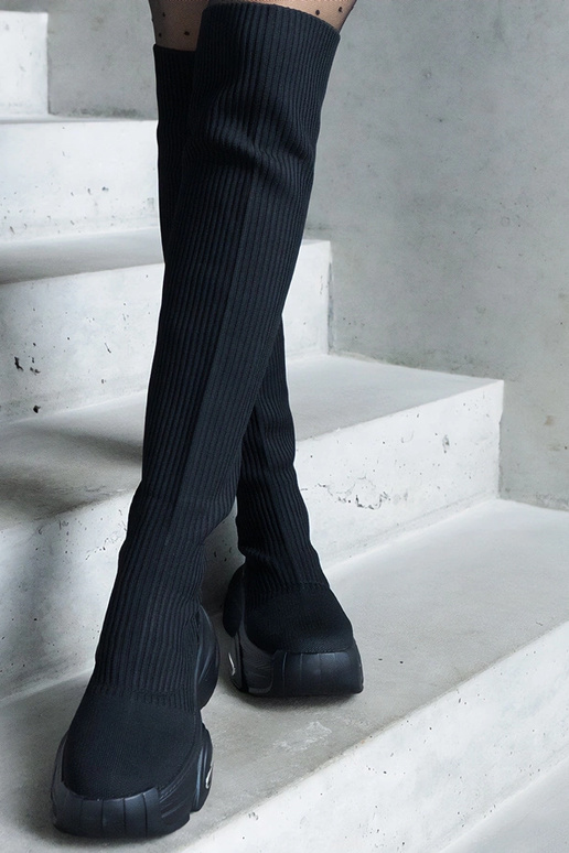 Czarne wsuwane kozaki z elastyczną...