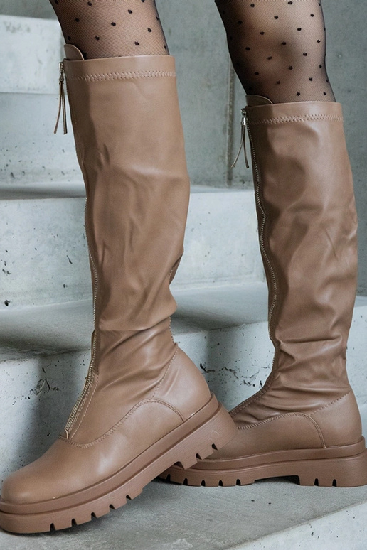 Brązowe kozaki z eko skóry na płaskim...