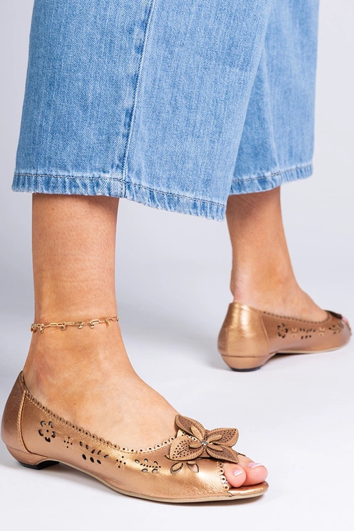 Złote ażurowe balerinki z odkrytym... Złote ażurowe balerinki z odkrytym...