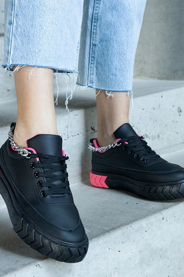 Czarne sneakersy z łańcuchem Thilda 2