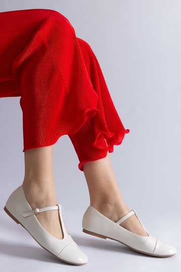 Białe balerinki z... 2