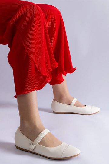 Białe balerinki o matowym... 2