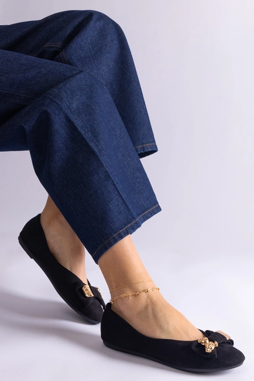 Czarne balerinki zdobione kokardką i... Czarne balerinki zdobione kokardką i...