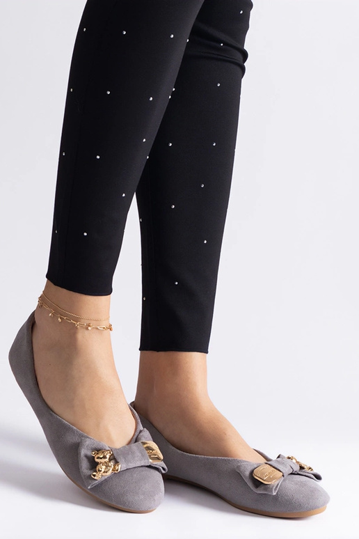 Szare balerinki zdobione kokardką i...