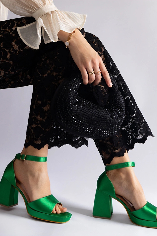 Zielone satynowe sandały na masywnym...