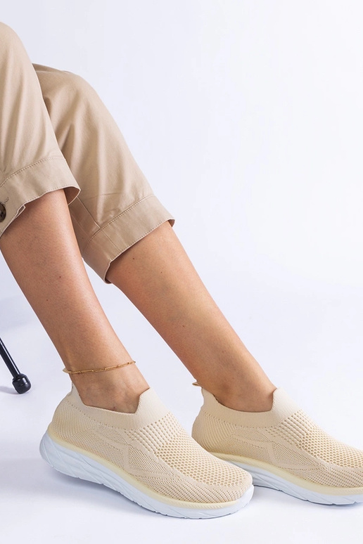 Beżowe wsuwane sneakersy sportowe... Beżowe wsuwane sneakersy sportowe...