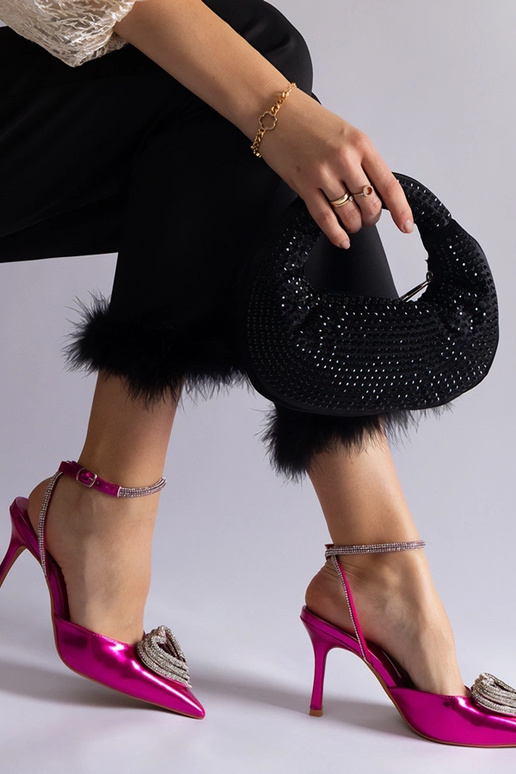 Różowe szpilki z odkrytą pięta...