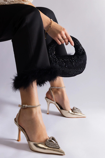 Złote szpilki z odkrytą...