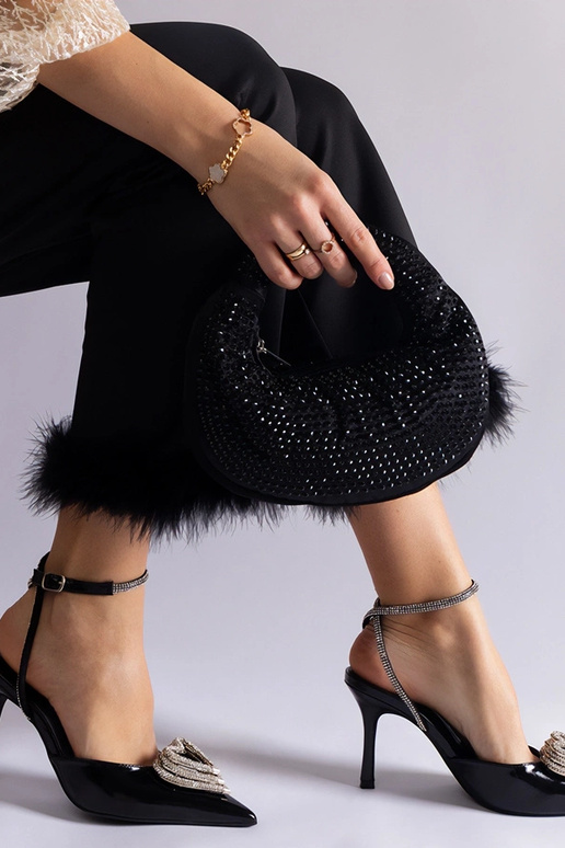 Czarne szpilki z odkrytą pięta... Czarne szpilki z odkrytą pięta...