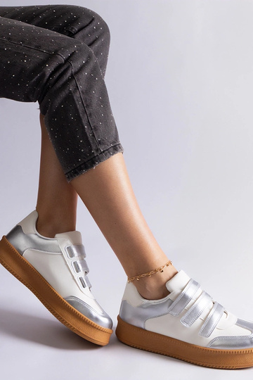 Srebrne sneakersy zapinane na rzepy Mena