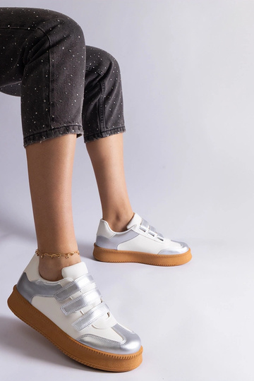 Srebrne sneakersy zapinane na rzepy Mena 2