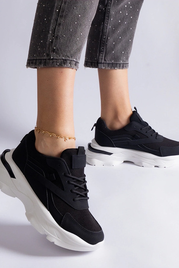 Czarne sneakersy na grubszej podeszwie Guerrera