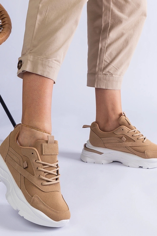 Brązowe sneakersy na grubszej...