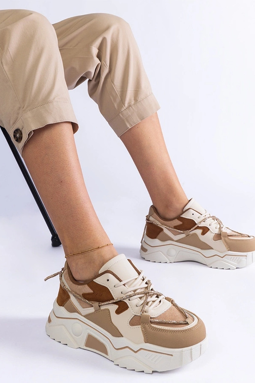 Brązowe sneakersy zdobione...