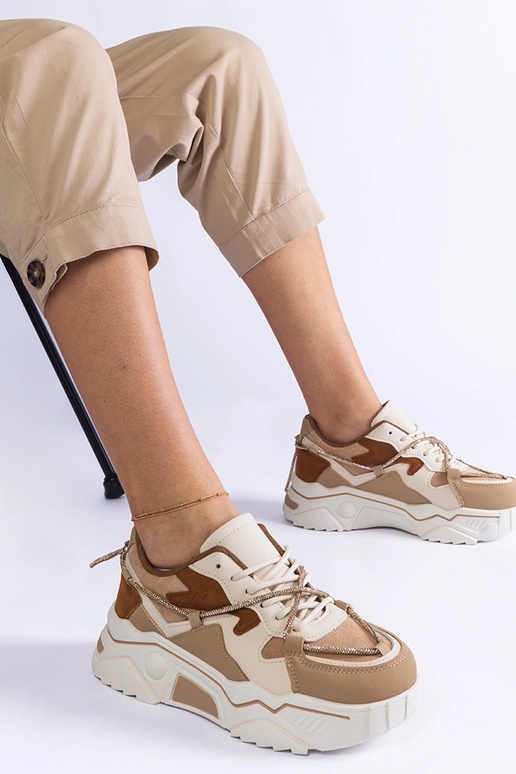 Brązowe sneakersy zdobione...