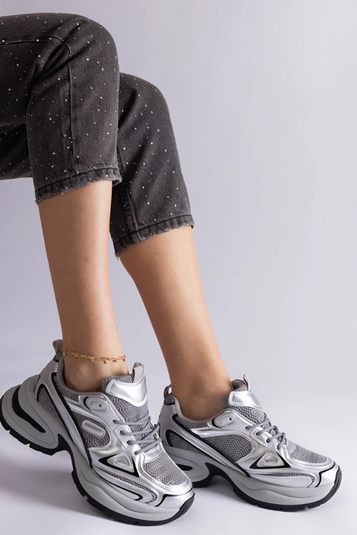 Srebrne sneakersy na masywnej... Srebrne sneakersy na masywnej...