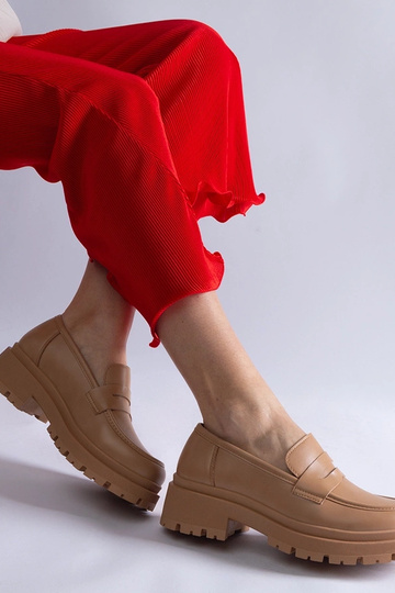 Ciemnobeżowe  mokasyny z...