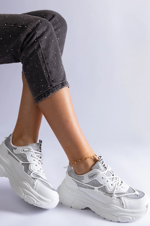 Białe sneakersy z brokatowymi... Białe sneakersy z brokatowymi...