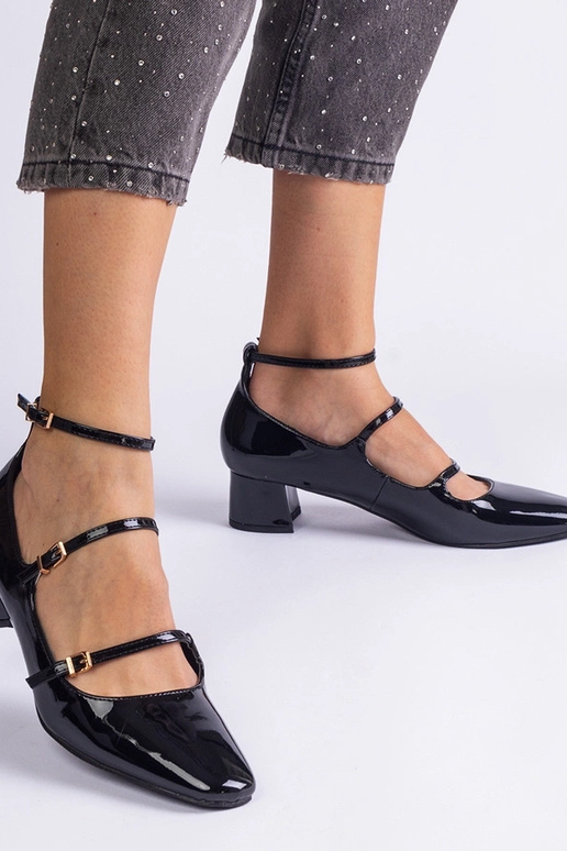 Czarne czółenka lakierowane z paskiem... Czarne czółenka lakierowane z paskiem...