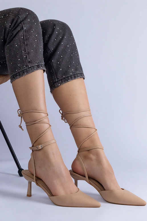 Beżowe szpilki z odkrytą pięta... Beżowe szpilki z odkrytą pięta...