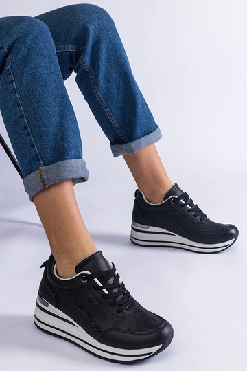 Czarne sneakersy na...