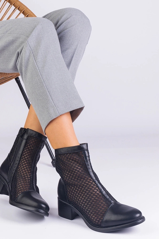 Black cowboy boots on the block heel... Black cowboy boots on the block heel...