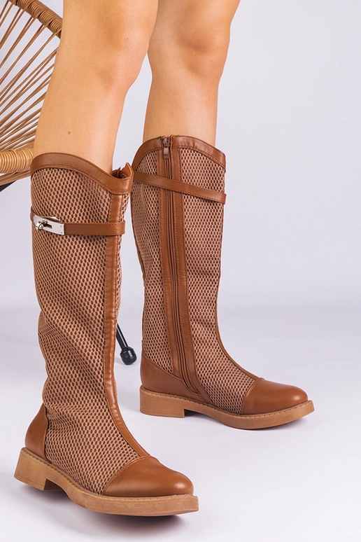 Black cowboy boots on the block heel... Black cowboy boots on the block heel...