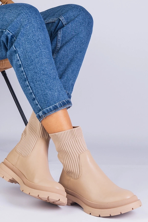 Black cowboy boots on the block heel... Black cowboy boots on the block heel...