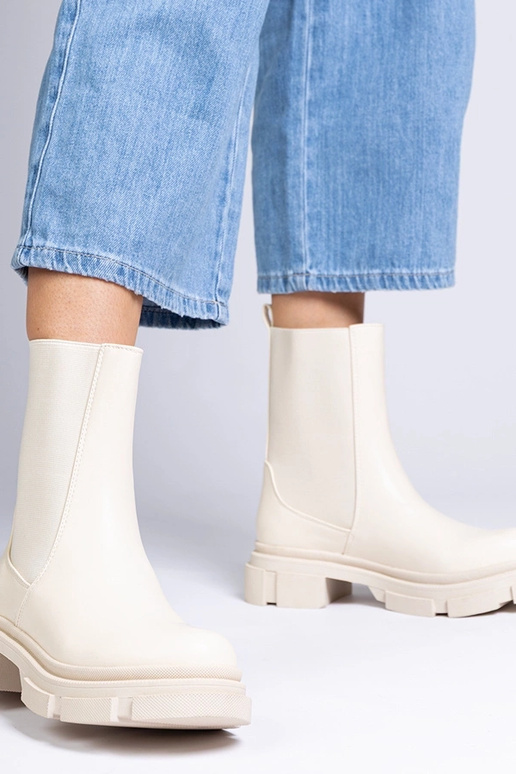 Beżowe botki z elastyczną cholewką... Beżowe botki z elastyczną cholewką...