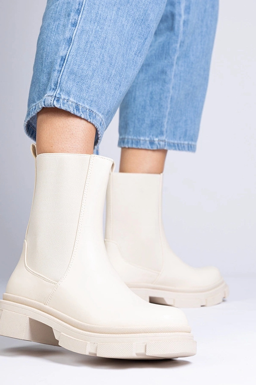 Beżowe botki z elastyczną cholewką... Beżowe botki z elastyczną cholewką...