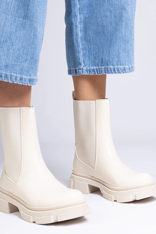 Beżowe botki z elastyczną cholewką... Beżowe botki z elastyczną cholewką...