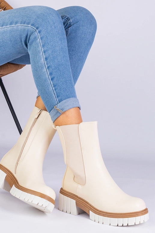 Black cowboy boots on the block heel... Black cowboy boots on the block heel...